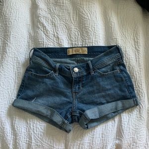 hollister booty jean shorts